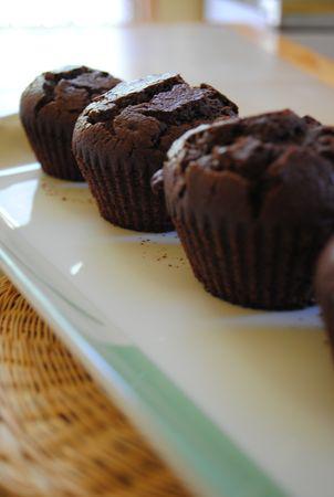 Dark_chocolate_cupcakes_with_icing