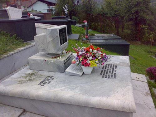http://www.geekmag.fr/blog/wp-content/uploads/2007/10/RIP_PC_tombe_cimetiere_thumb.jpg