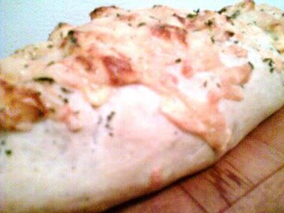 Fougasse aux fromages et aux herbes