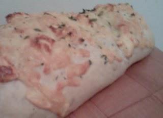 Fougasse aux fromages et aux herbes