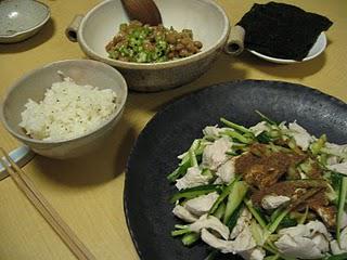 Une recette japonaise facile Tori-sasami no goma-zu-gake (blanc de poulet au vinaigre de sésame)