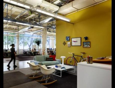 facebook bureaux locaux 6 550x423 Découvrez les locaux de Facebook en 26 photos