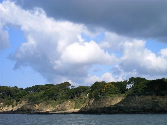 Bagueneau sur l'eau , à  marée dans le canot