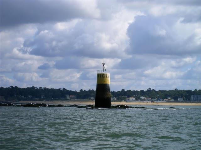 Bagueneau sur l'eau , à  marée dans le canot