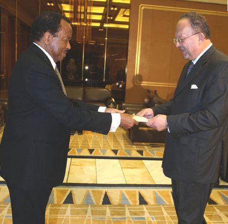 Le président Biya reçoit l’ambassadeur de France Bruno Gain 