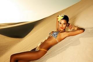 Les maillots de bain de l'été : Une petite marque brésilienne Banco de Areia réprésentée par un angel de Victoria Secret : Raica Oliveira !