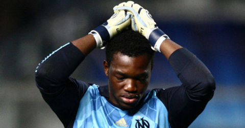 Mandanda OM Olympique de Marseille Se tient la tête