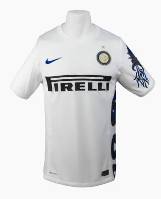 inter milan maillots 2011 2 Nouveau maillot saison 2010 2011 de lInter Milan