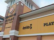 août: Udonthani: Ouverture magasin Premium Outlet