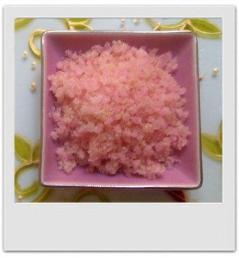Sucré salé de bain moussant pour le bain bonbon lotus rose - recette de cosmétique naturel maison avec MaCosmetoPerso