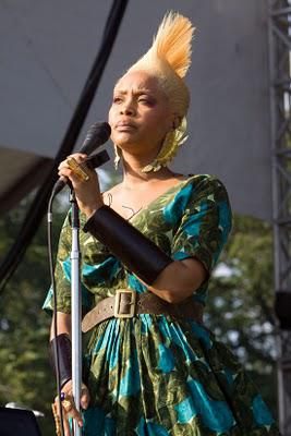 6 mois de sursis et 500 dollars d'amende Euhhhhh....