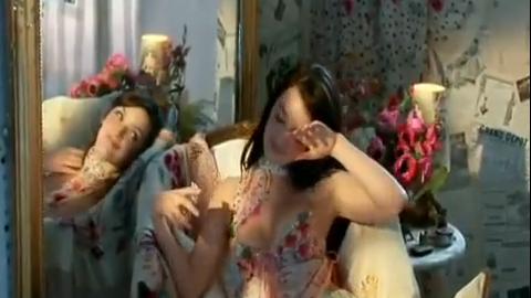 Charlotte Le Bon ... nouvelle Miss Météo de Canal Plus ... 2 vidéos d'elle