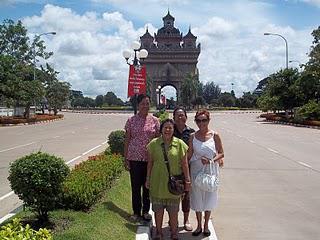 Patuxay et Lycée de Vientiane