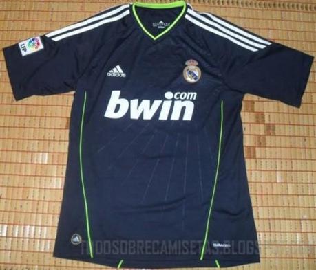 real madrid camisetta maillot 2011 3 550x470 Real: nouveau maillot saison 2010 2011 du Real Madrid
