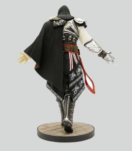 [Achat] Figurine Ezio « Maître Assassin »
