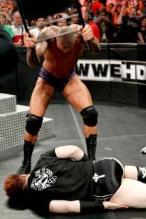 Randy Orton tabasse Sheamus