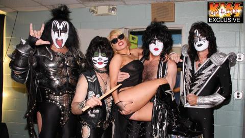 Lady Gaga ... Une fan sexy au concert de Kiss
