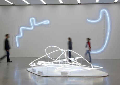 Aaaah… je vois maintenant ! Brigitte Kowanz au MUMOK