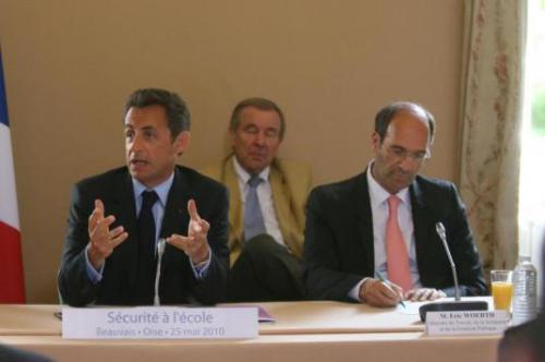 Affaire Woerth-Bettencourt: Le Canard Enchaîné charge Sarkozy