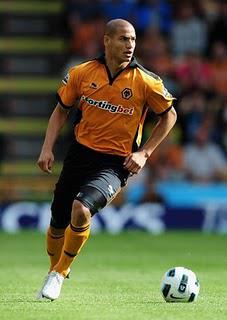 Guedioura, titulaire, qualifié en Carling Cup