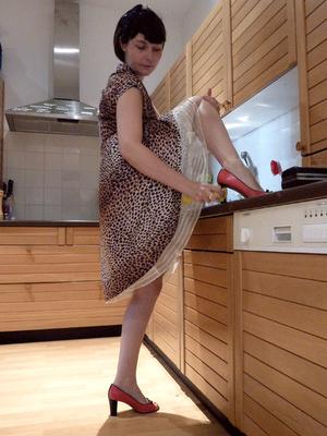 Stéphanie Lotgering: la poupée 50's glacée d'élégance.