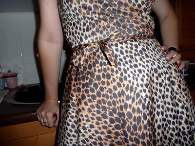 Stéphanie Lotgering: la poupée 50's glacée d'élégance.