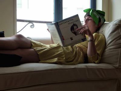 Stéphanie Lotgering: la poupée 50's glacée d'élégance.