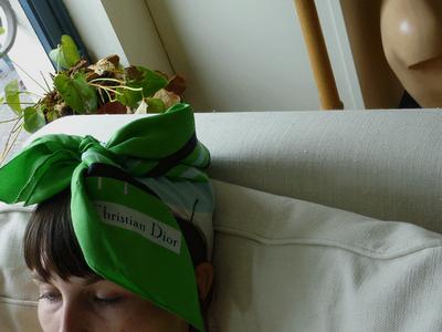 Stéphanie Lotgering: la poupée 50's glacée d'élégance.