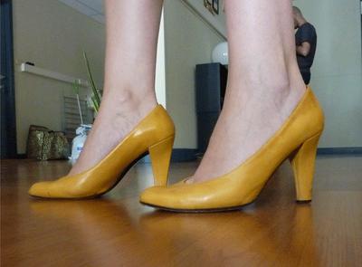 Stéphanie Lotgering: la poupée 50's glacée d'élégance.