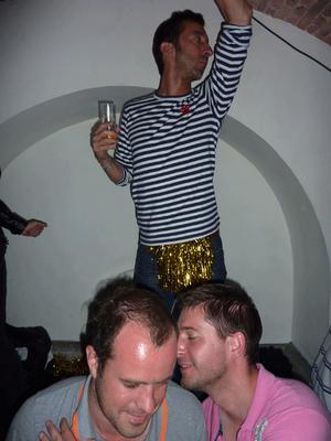 La soeurette qui fait aussi bouger ton corps.