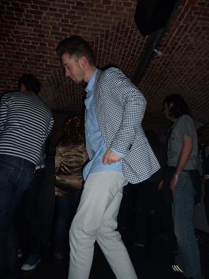 La soeurette qui fait aussi bouger ton corps.