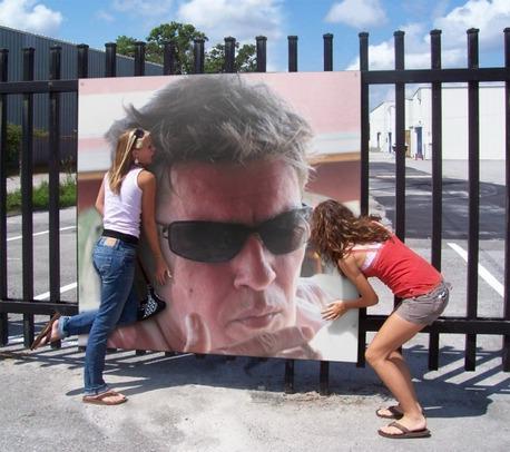 Sarko sature Le Pirate