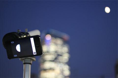 L’iPhone 4 décroche la lune avec un télescope