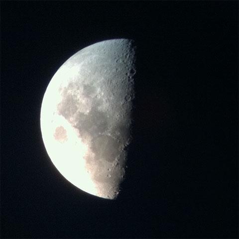 L’iPhone 4 décroche la lune avec un télescope