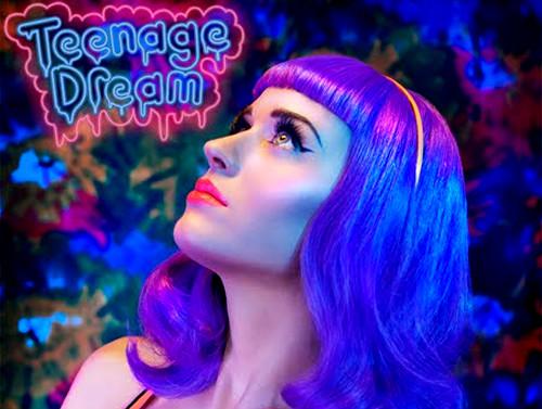 Katy Perry qui chante Teenage Dream en LIVE!