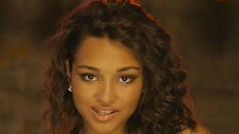 Jessica Jarrell ... Regardez son clip Up And Running