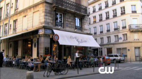 Gossip Girl Saison 4 à Paris ... Drague en terrasse et balade en Scooter (vidéo)