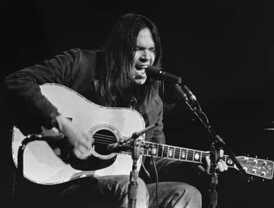 http://1.bp.blogspot.com/__eyAoAVhsBo/TFZiXgEChEI/AAAAAAAAADU/swO2QTbWrlc/s1600/neil-young-acoustic.jpg