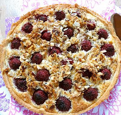 Tarte pommes crème d'amandes et framboises  ainsi qu'une variante aux myrtilles