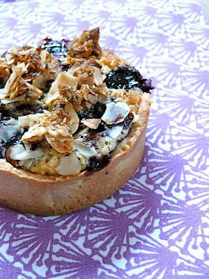 Tarte pommes crème d'amandes et framboises  ainsi qu'une variante aux myrtilles