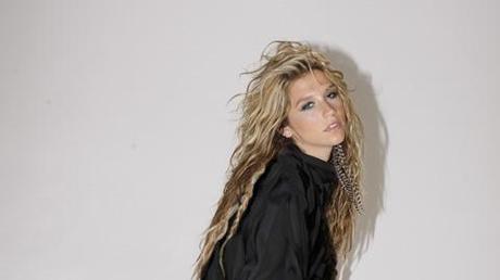 Kesha s'envoie en l'air pour les MTV Video Music Awards 2010