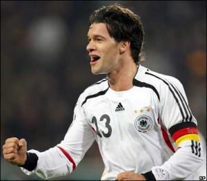 Ballack, le capitaine qui reste chez lui