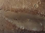 étrange cratère surface Mars