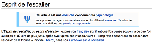Penser à une répartie trois lunes plus tard, ça porte un nom