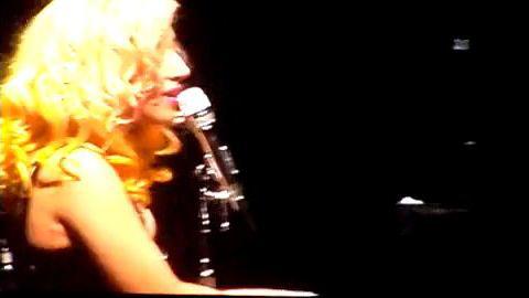 Lady Gaga ... Regardez-la interpréter Living on the Radio en live