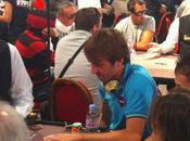 Lacay sort tête hors l’eau