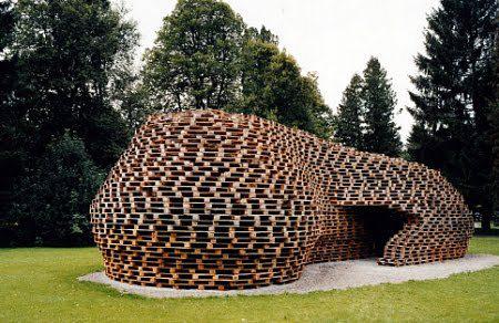 Une maison en bois de palettes