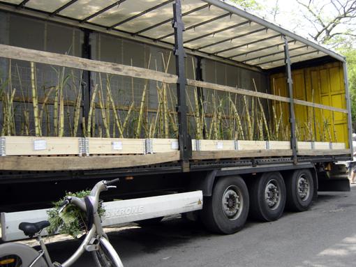 camion canne à sucre pour Nature Capitale aux champs elysées: journée de la biodiversité paris - photo paule kingleur