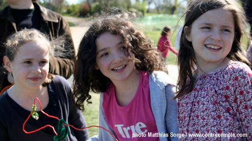 ecoradeau du renard enrhumé avec beau sourire des 3 filles - paris label pour la biodiversité 2010 à paris