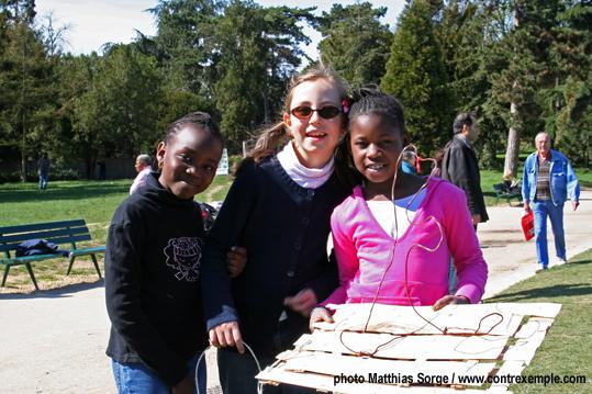 super les filles avec votre écoradeau -paris label 2010 - photo matthias sorge